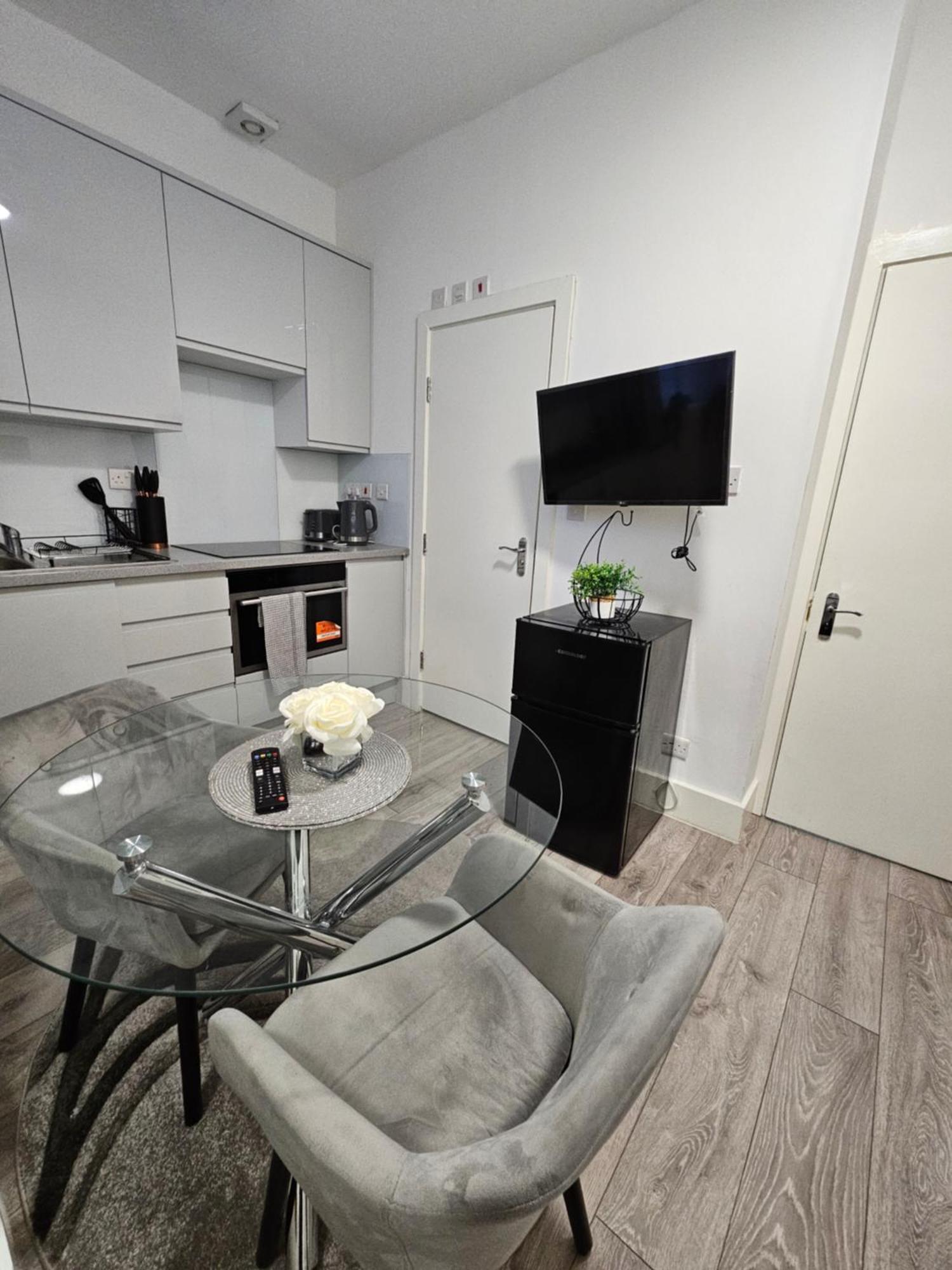 Large Studio Apartment 30 Mins To Oxford Street London Exterior photo
